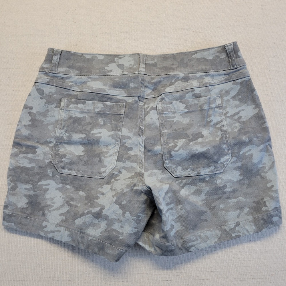 SPANX Camo Print Shaping Bike Shorts Womens M | High Rise Compression Activewear - Picture 2 of 10